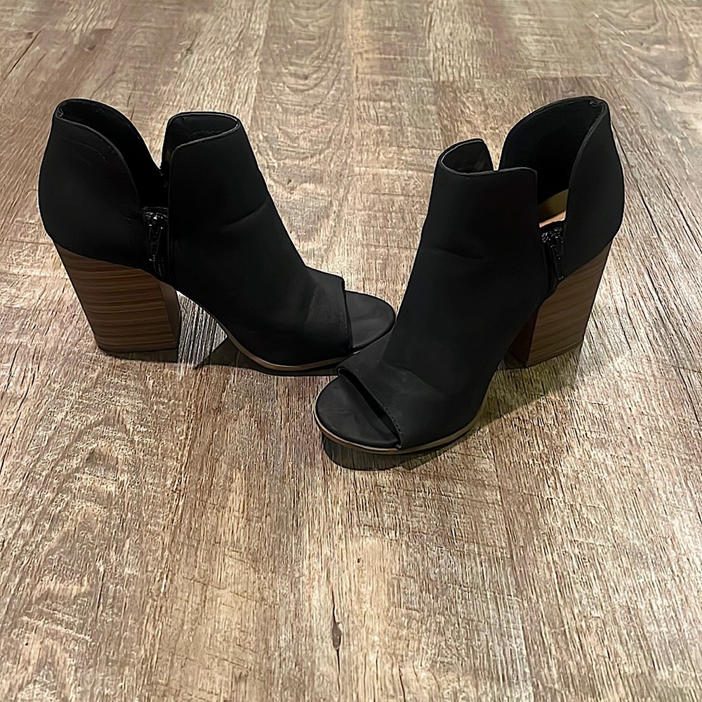 Black Open Toed Heels Size: 7